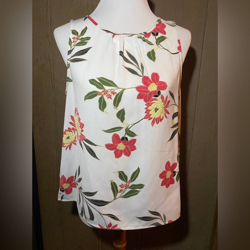 14 & Union white floral top